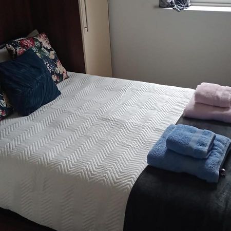 Notting Hill Next Door Bedroom In The Share Flat ลอนดอน ภายนอก รูปภาพ