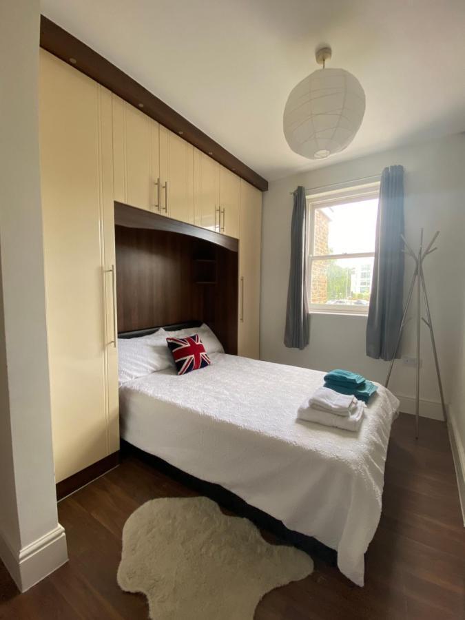 Notting Hill Next Door Bedroom In The Share Flat ลอนดอน ภายนอก รูปภาพ